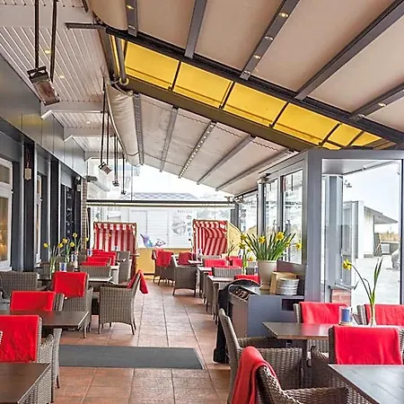 Mein Strandhaus - Hotel, Restaurant & Schwimmbad Отель 4*